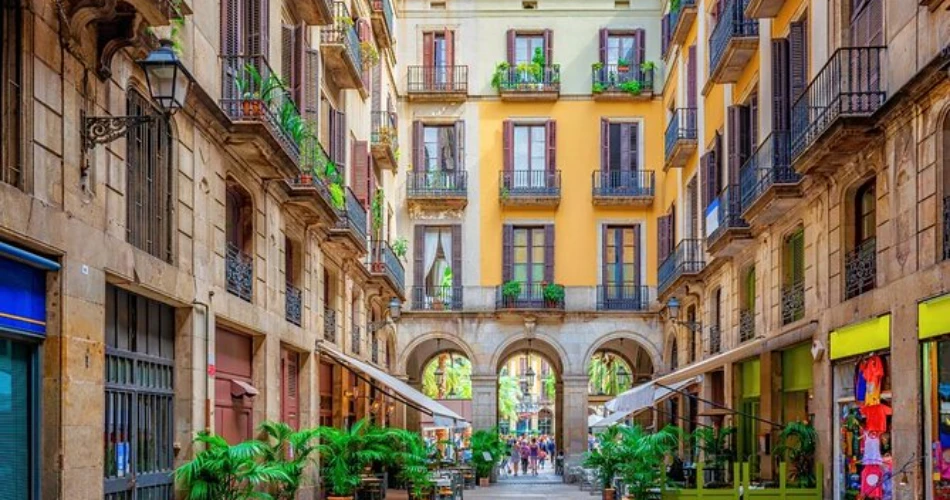 Top Things to Do in Valencia, Spain: A Mediterranean Gem of Culture, Cuisine & Charm